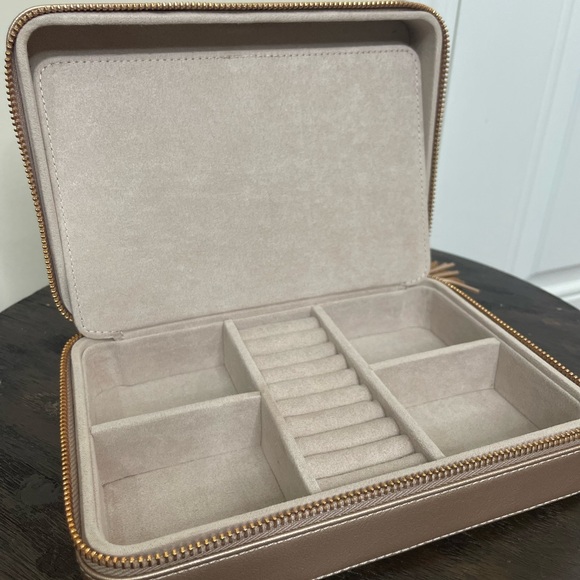 NWT Kendra Scott Medium Travel Jewelry Case in Rose Gold! - Picture 6 of 7